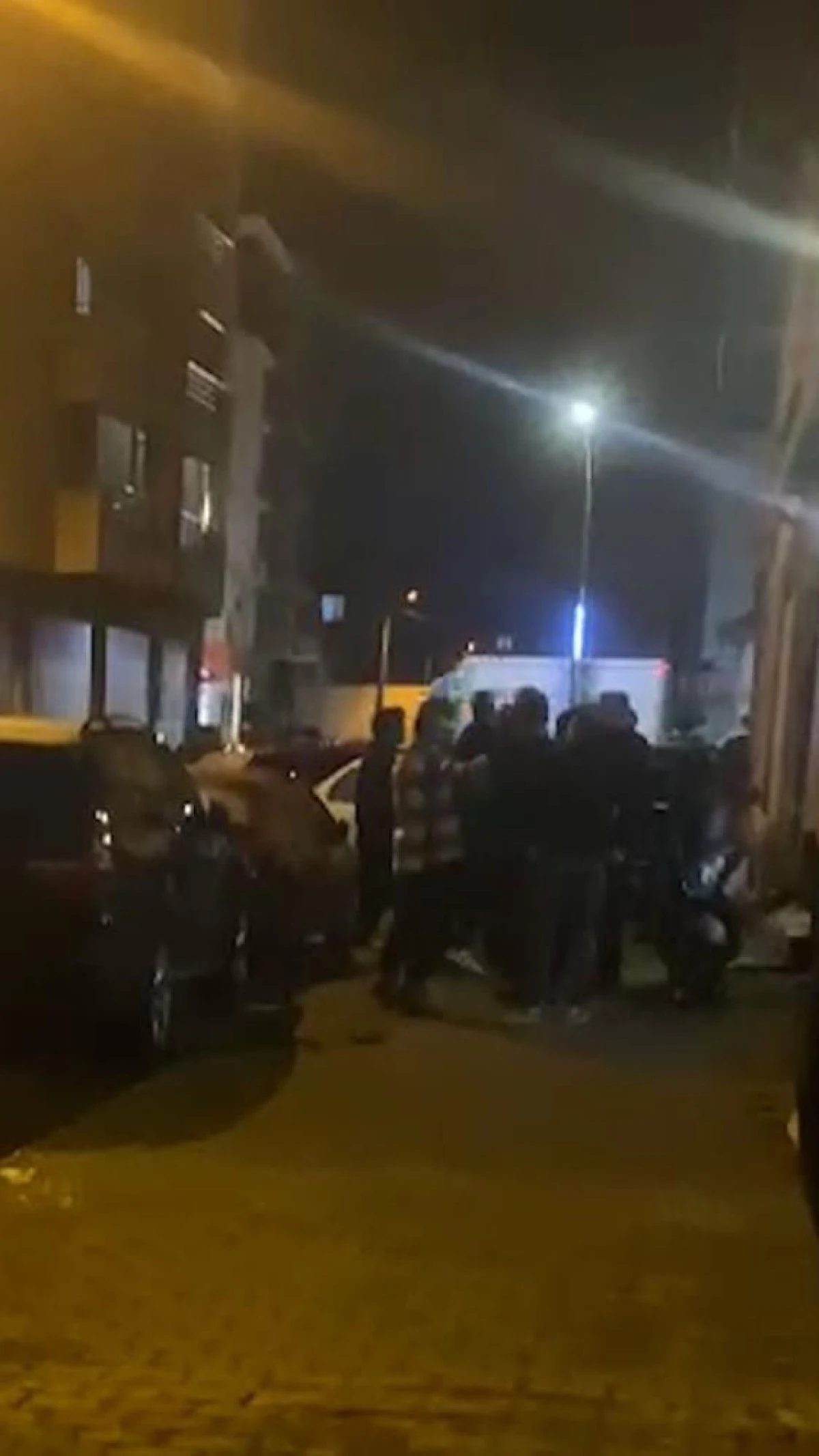 Sokak ortasında kavga Taraflar güçlükle ayrıldı