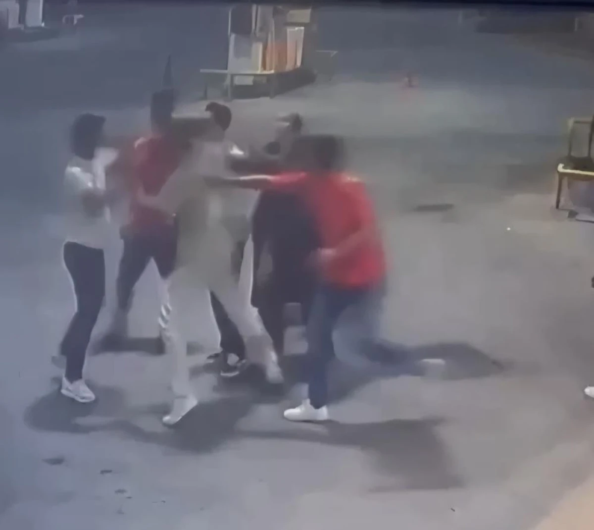 Sürücülerin şerit kavgası kanlı bitti: 1 yaralı