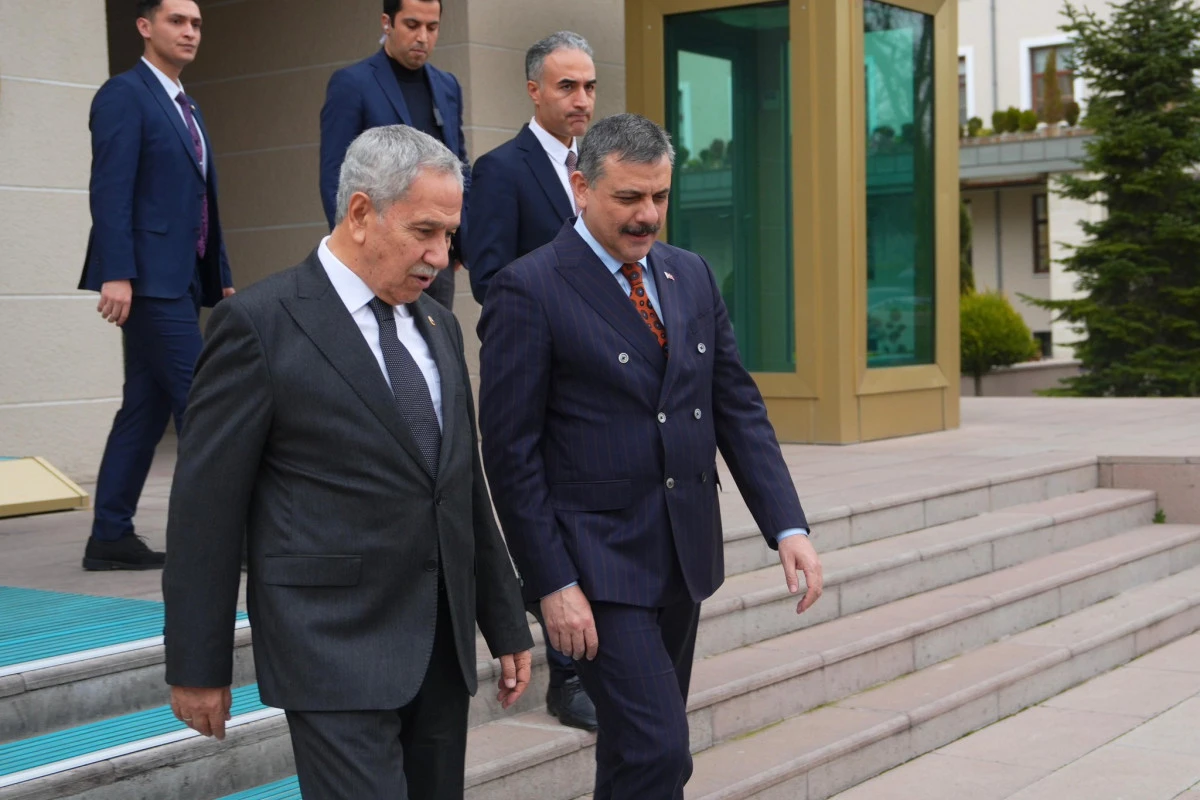 TBMM'nin 22. Başkanı:  B&uuml;lent Arın&ccedil;, Bakan  Mustafa &Ccedil;ift&ccedil;i&rsquo;ye  Ziyaretinde bulundu