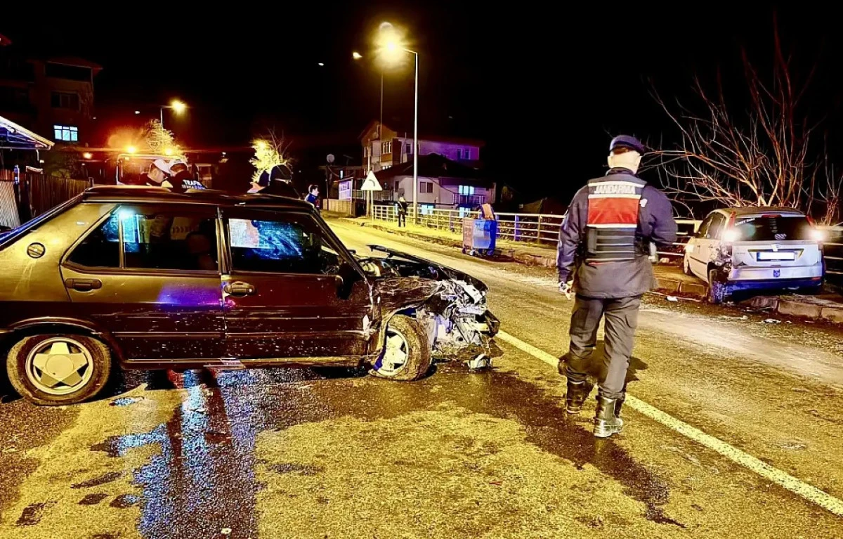  Trafik kazası' 3 kişi hafif şekilde yaralandı.