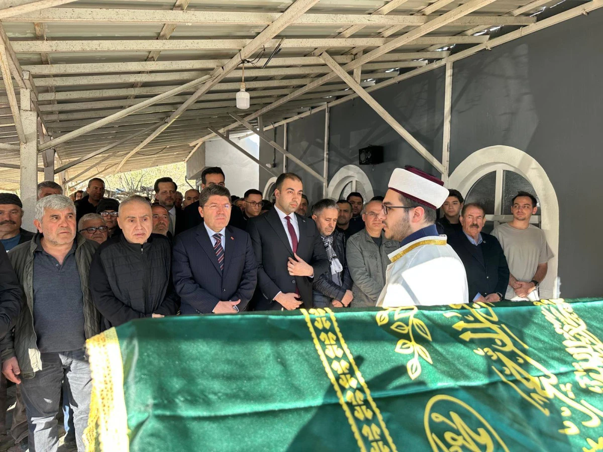 Tun&ccedil;, kıymetli eğitimci Yunus Kalender'in vefatı dolayısıyla bir taziye mesajı yayımladı.