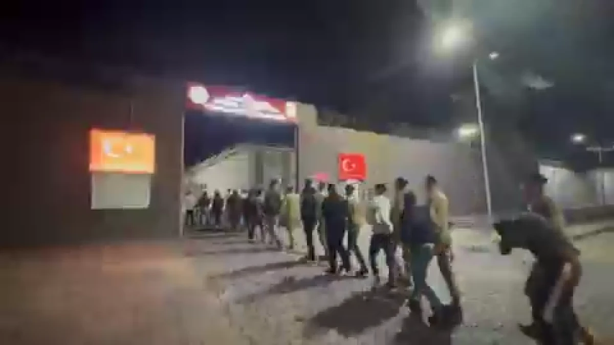Uyuşturucu madde tacirlerine operasyon: 95 g&ouml;zaltı