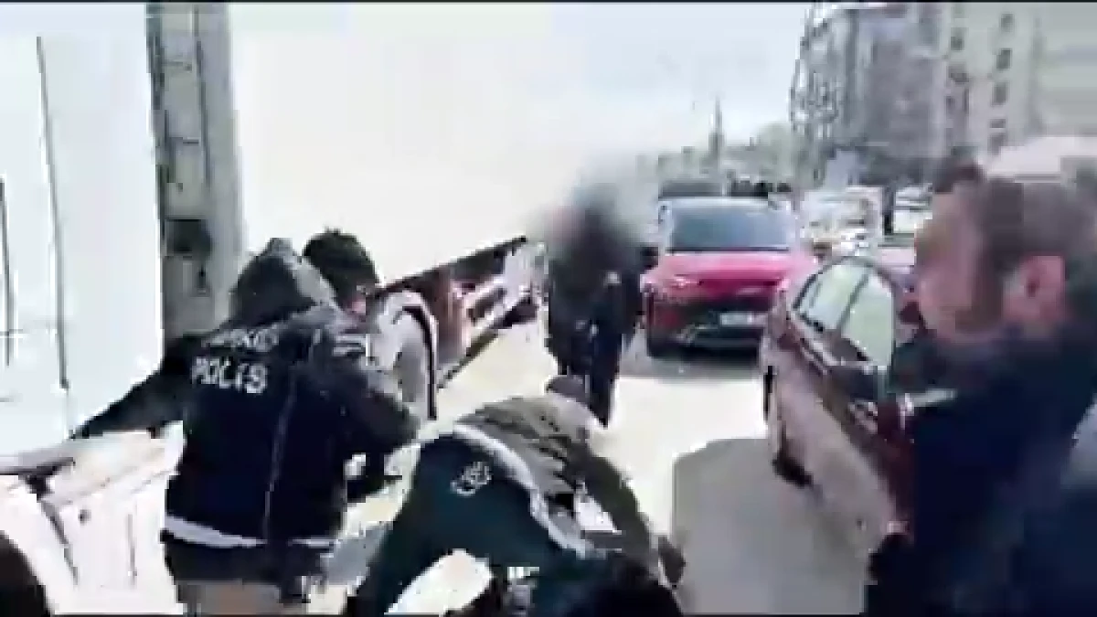 Uyuşturucu operasyonunda 2 ş&uuml;pheli g&ouml;zaltına alındı