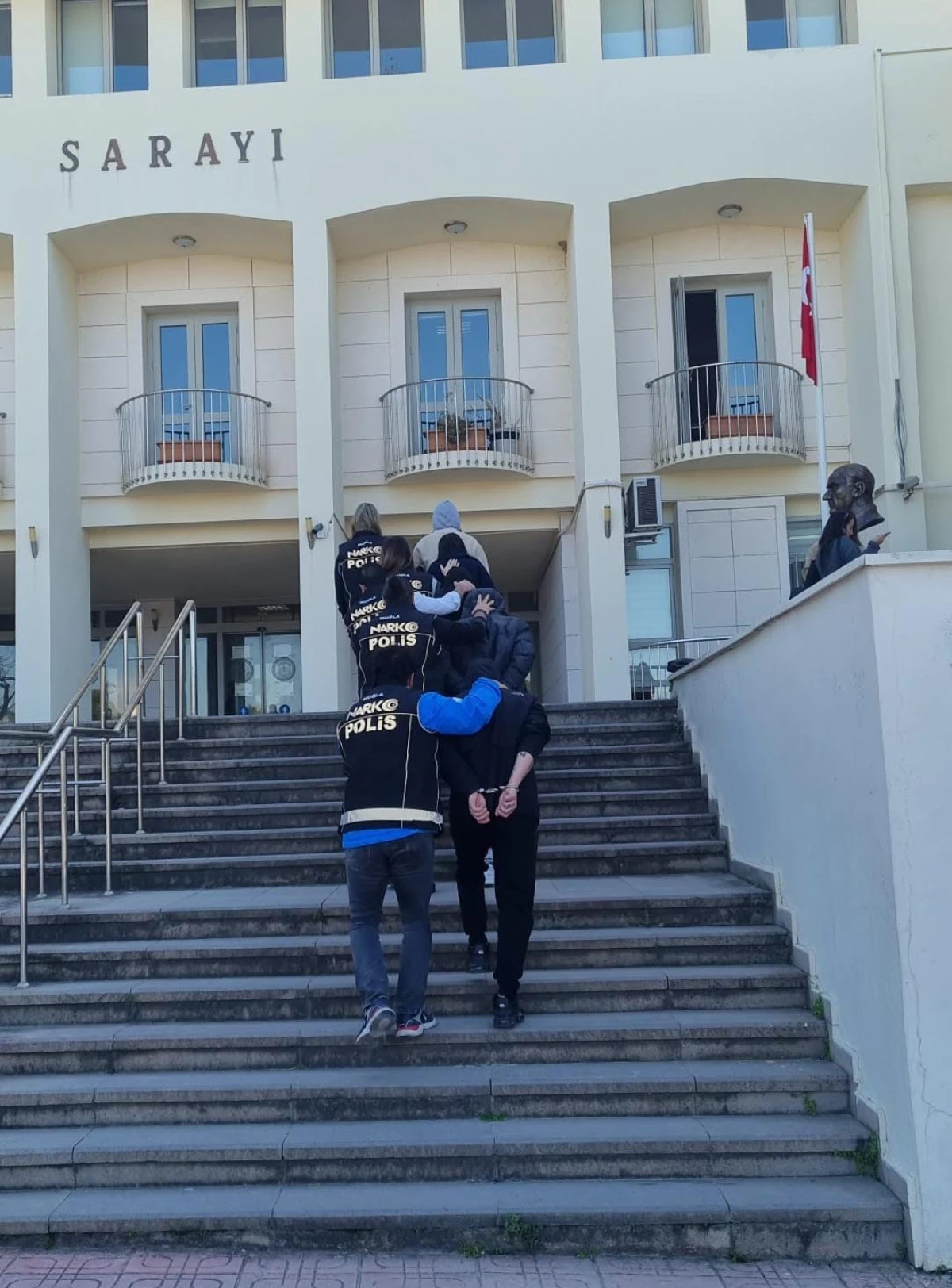 Uyuşturucuya b&uuml;y&uuml;k darbe: 3 tutuklama