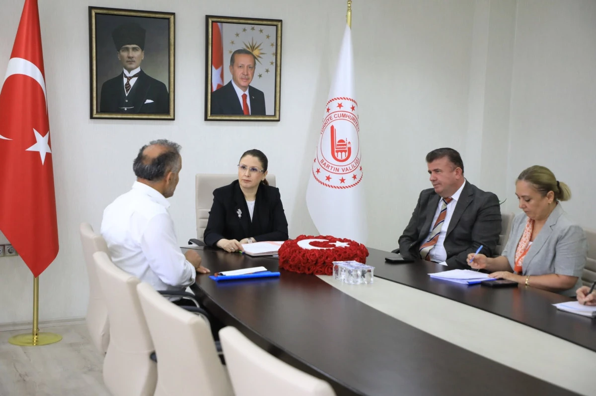 Vali Arslan, A&ccedil;ık Kapı Başvuruları Kapsamında Vatandaşları Dinledi