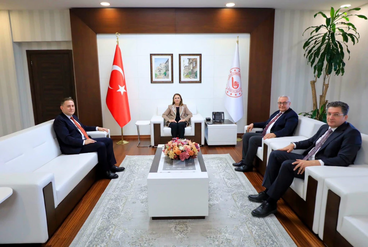 Vali Arslan:Başm&uuml;fettişleri ve Vekili Selver Esra Arık'ı makamında kabul etti.