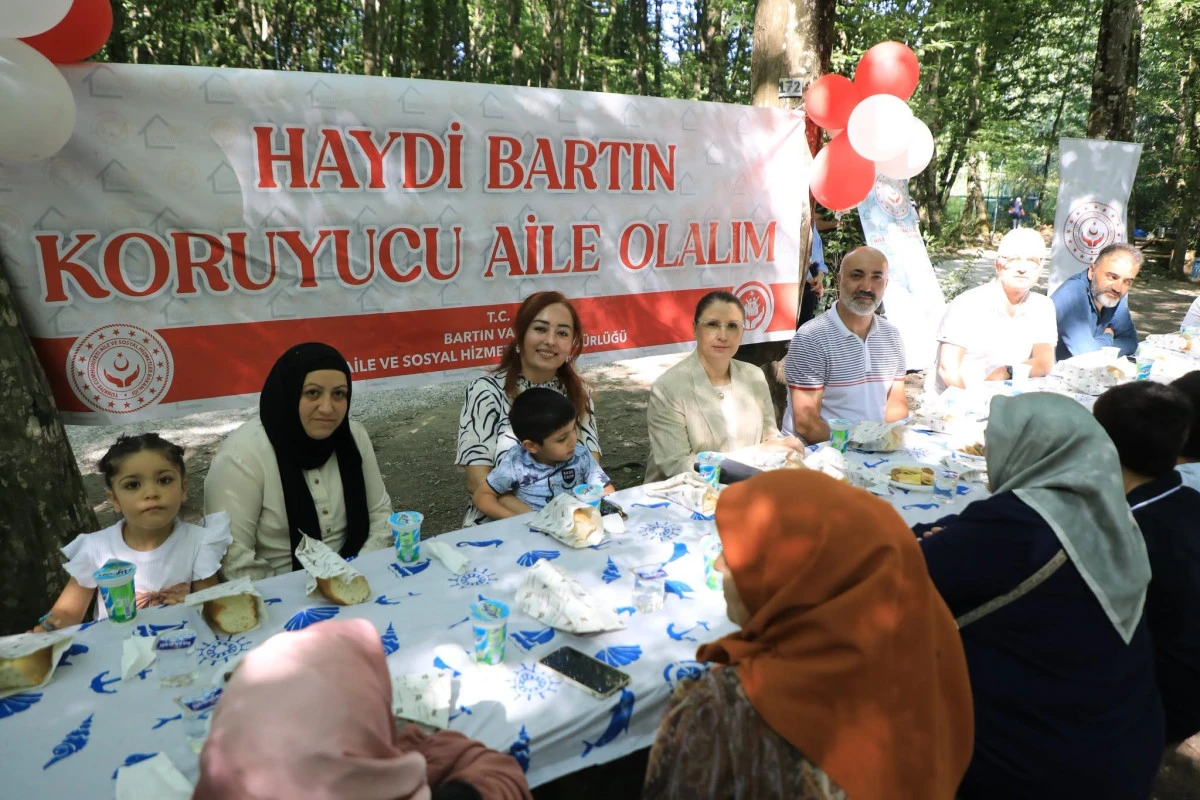 Vali Dr. Arslan, Koruyucu Aileler ve &Ccedil;ocuklarla Bir Araya Geldi