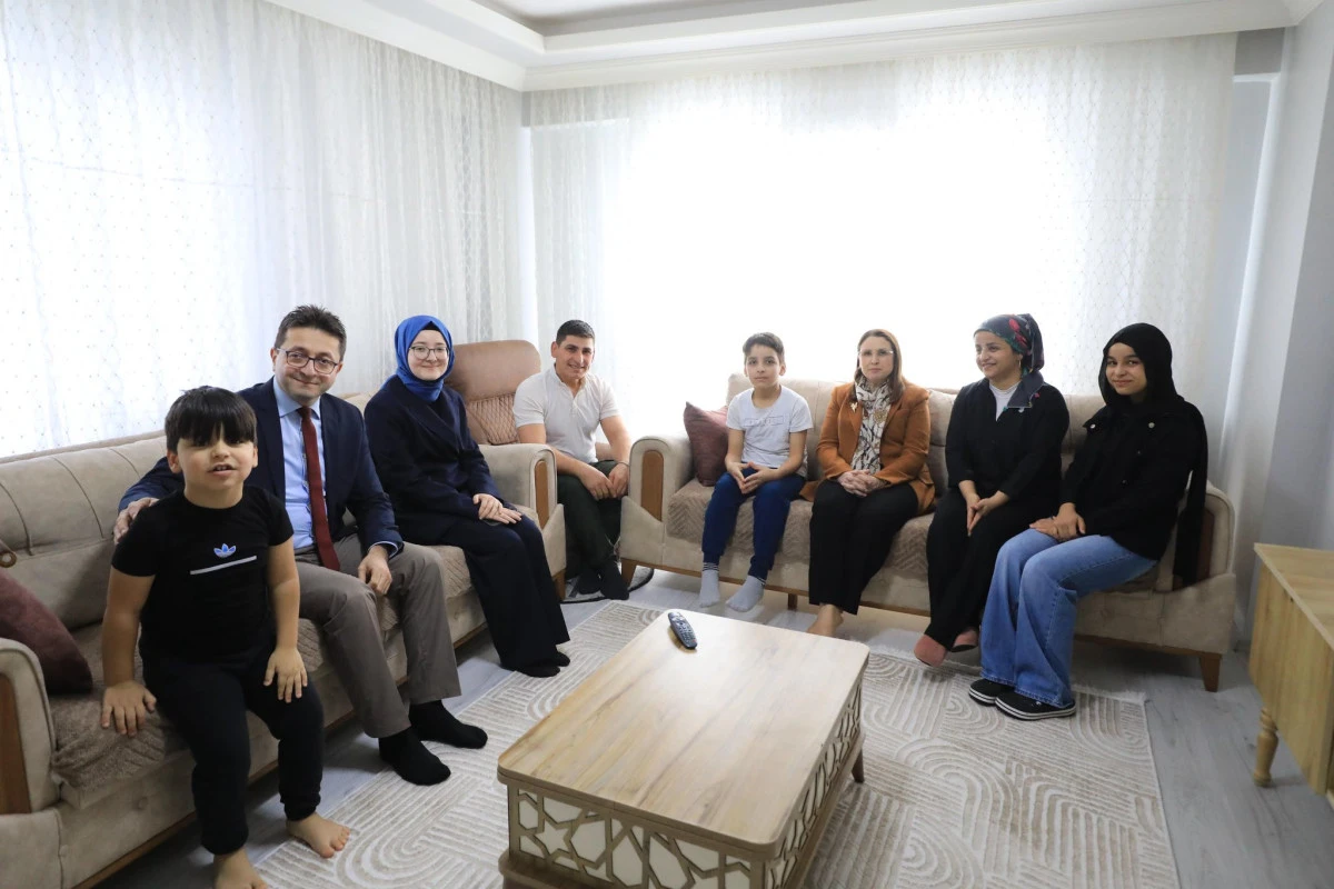 Vali Dr. Nurta&ccedil; Arslan  Hane Ziyaretlerinde bulundu