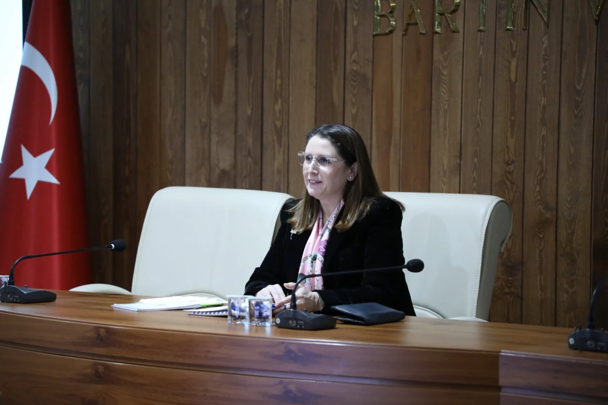  Vali Dr. Nurta&ccedil; Arslan, vatandaş odaklı hizmet anlayışının t&uuml;m birimlerde eksiksiz uygulanmasını istedi.