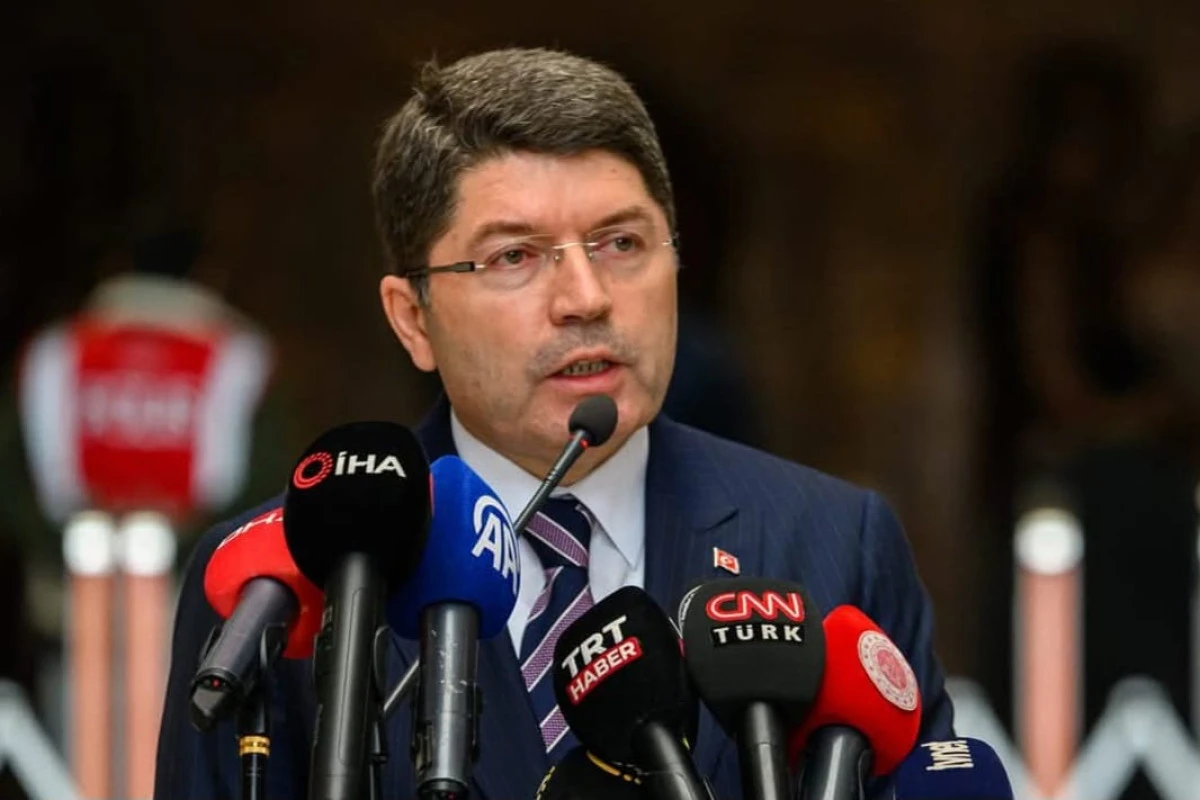 Yılmaz Tun&ccedil;, 27 Nisan e-muhtırası mesajı