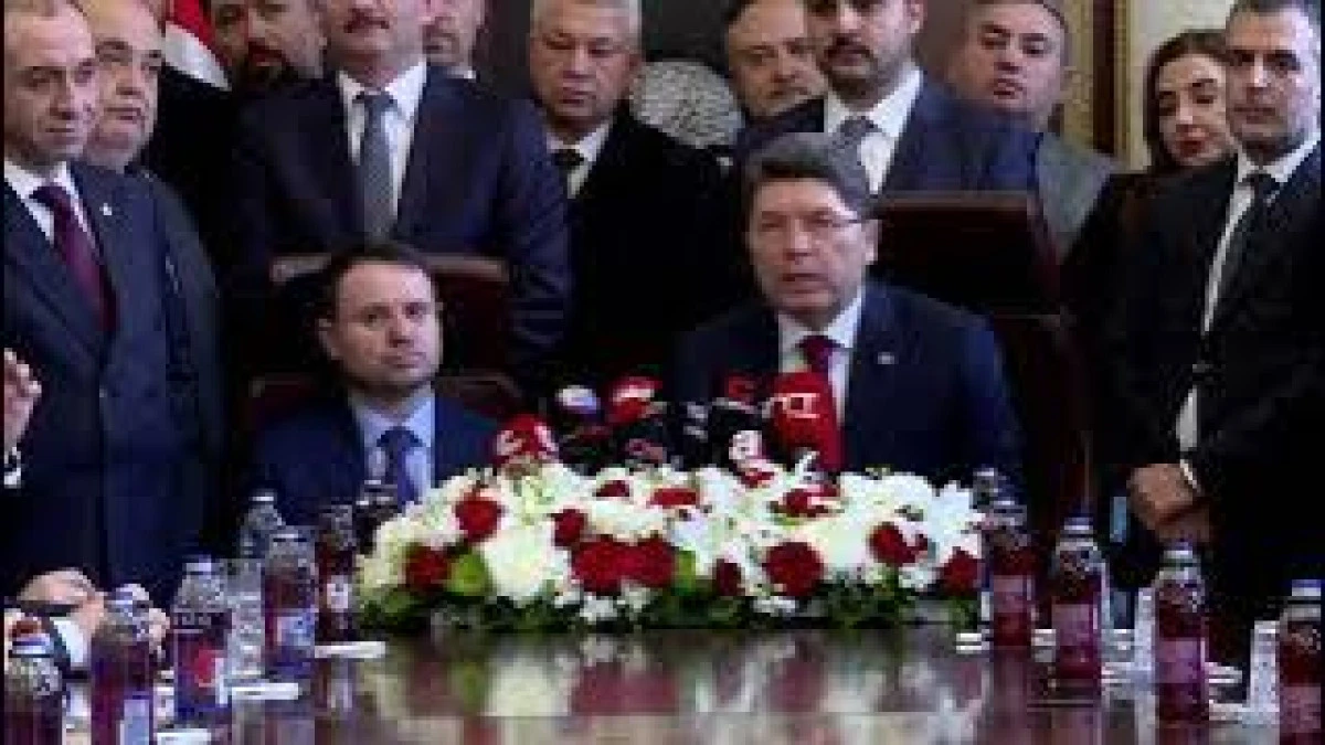 Yılmaz Tun&ccedil;'tan Bakanlık g&ouml;revini: Adalet bakanlığına Atanan Akın G&uuml;rlek' e Teslim Etti