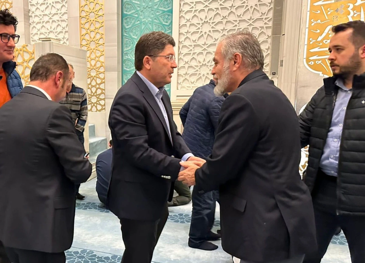 Yılmaz Tun&ccedil;&rsquo;tan İlk Teravihte Birlik ve Kardeşlik Mesajı