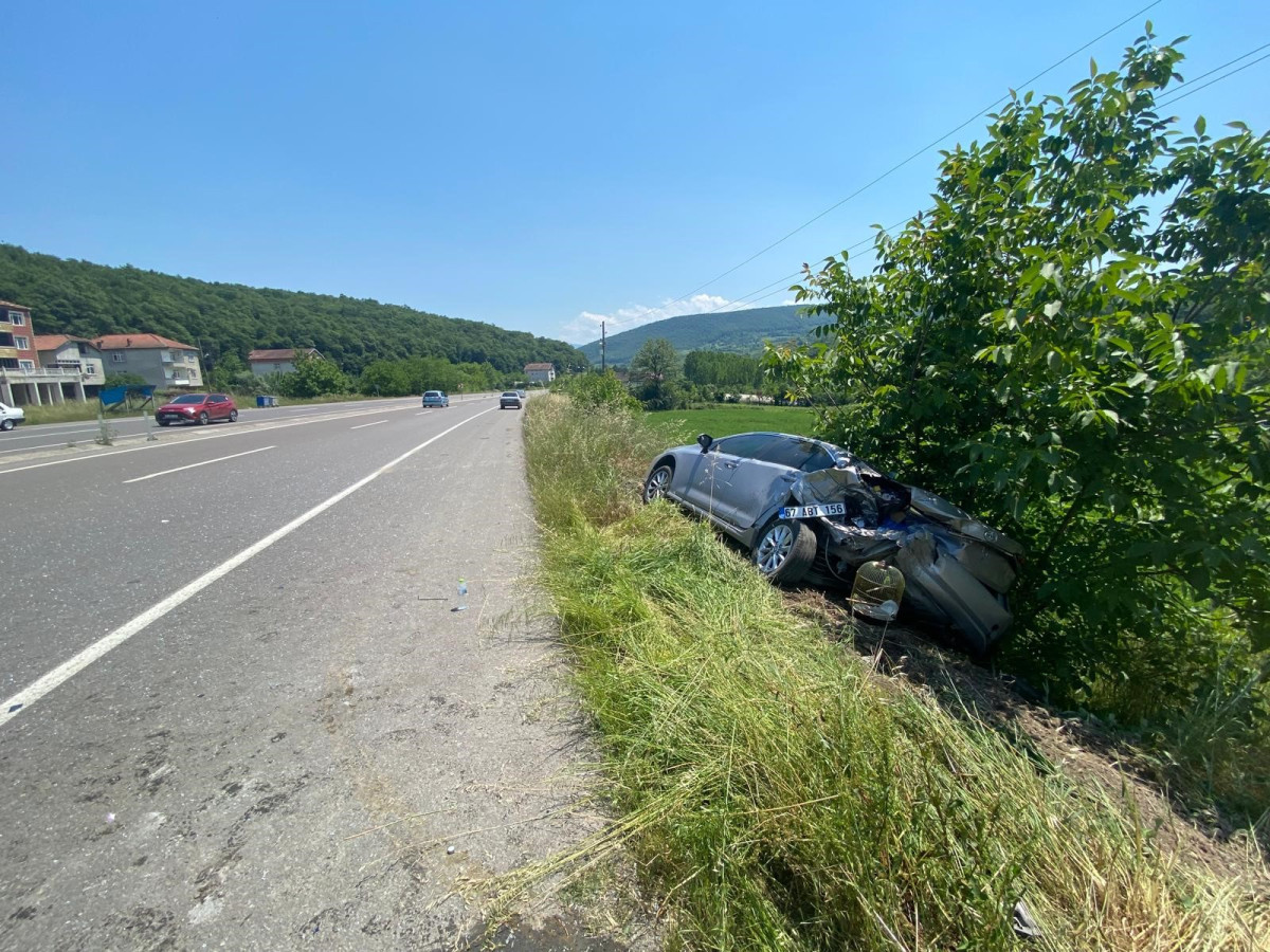 Zonguldak'ta iki araç kafa kafaya çarpıştı: 2 yaralı