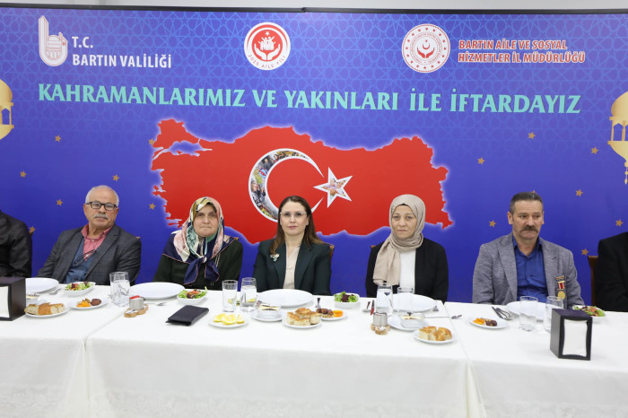 Vali Dr  Arslan Şehit aileleri ve gaziler onuruna iftar verildi