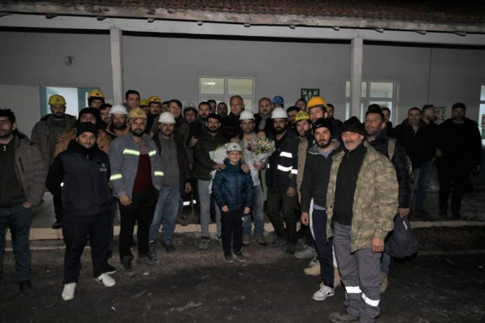 Amasyalı 110 madenci evine döndü: 'Depremzedelerin yaralarına merhem olmaya çalıştık