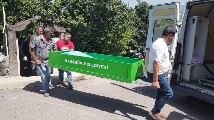 Tamir etmeye çalıştığı vantilatör sonu oldu