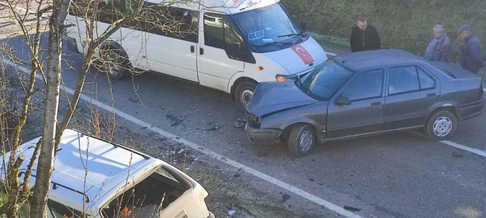 Ulus yolu buzlanma zincirleme kazaya neden