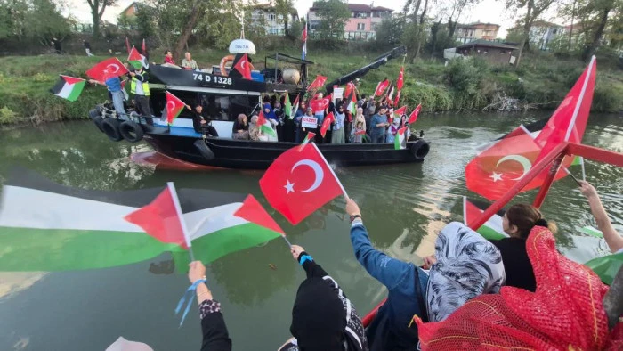 Sumud Filosu'na ve Filistin'e destek için teknelerle Bartın Irmağı'na açıldılar