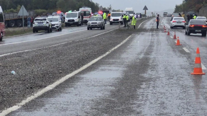  Bartın'da tır yoldan çıktı 1 ölü, 2 yaralı