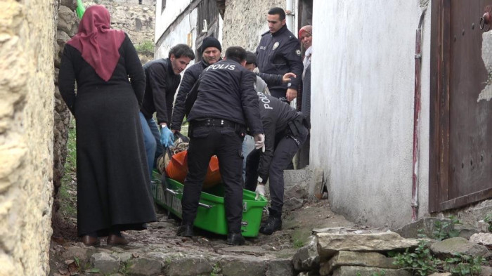 Karabük’ün Safranbolu ilçesinde bir kadın ikamet ettiği evinde ölü bulundu.