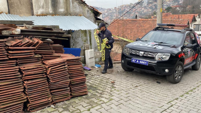 Genç kadın silahla ağır yaralandı