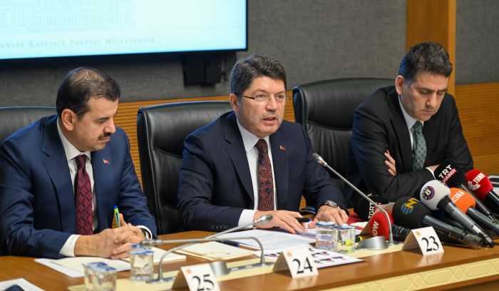 Bakan tunç şiddet ve ayrımcılığın önlenmesine yönelik meclis araştırma komisyonu toplantısına katıldı